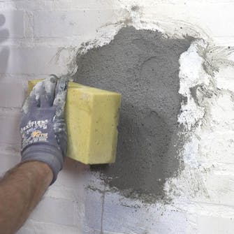 Luk hul efter brændeovn: Kør forsigtigt over med en fugtig svamp Luk hul efter brændeovn: Kør forsigtigt over med en fugtig svamp